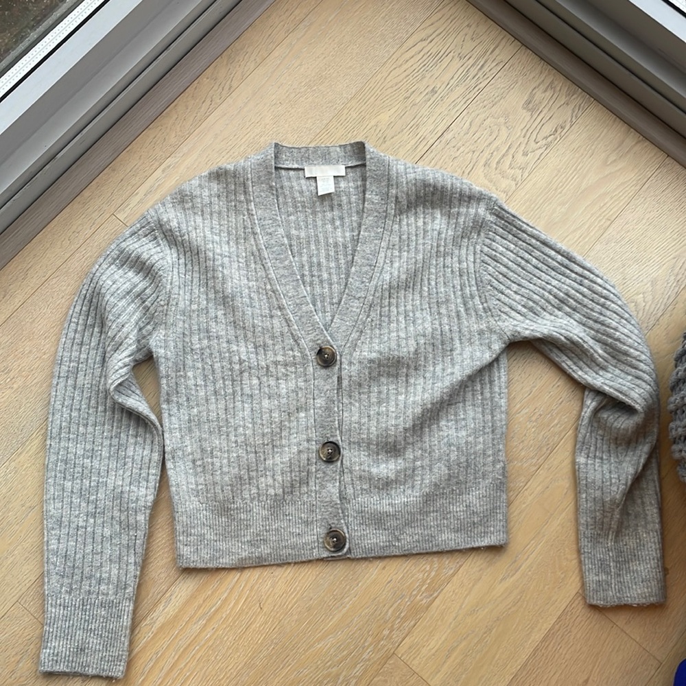Lightly used!! Light grey H&M Cardigan sweater in size XS!